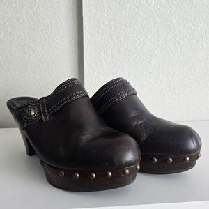 Frye Audra Button Clogs Women's Sz 6 Studded Platform Mules Brown Leather